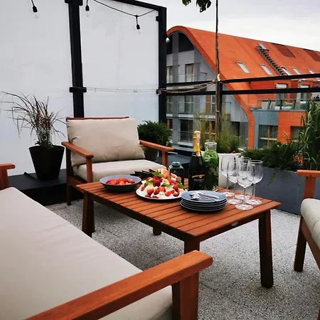 Trident Iii Apartment